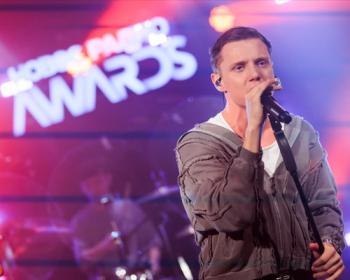 Добро, весна и трепет перед премией: музыкант рассказал, почему помогает фонду Хабенского