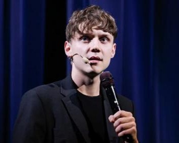 Лучший друг — мама: почему 20-летний певец доверяет Светлане самое сокровенное